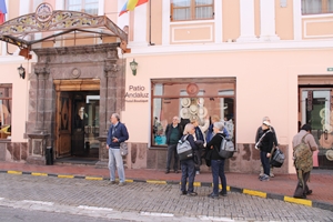 0002 Quito albergo 300