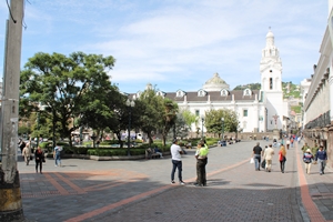 0002 Quito albergo 300