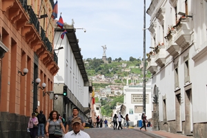 0002 Quito albergo 300